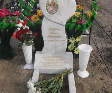 Мраморные памятники