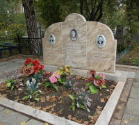 Двойные памятники
